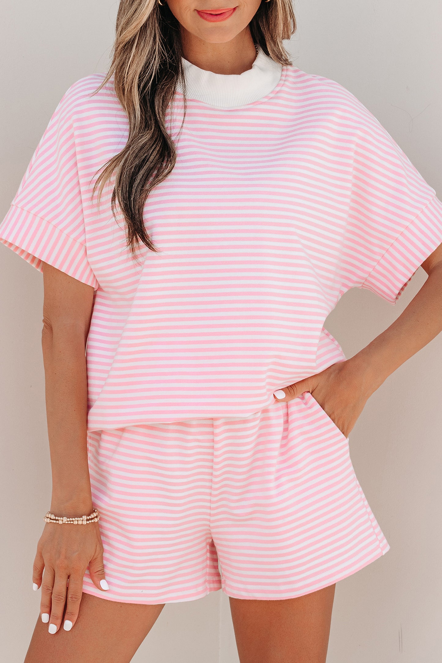 Green Stripe Cuffed Sleeve Contrast Mock Neck Tee Casual 2pcs Short Set
