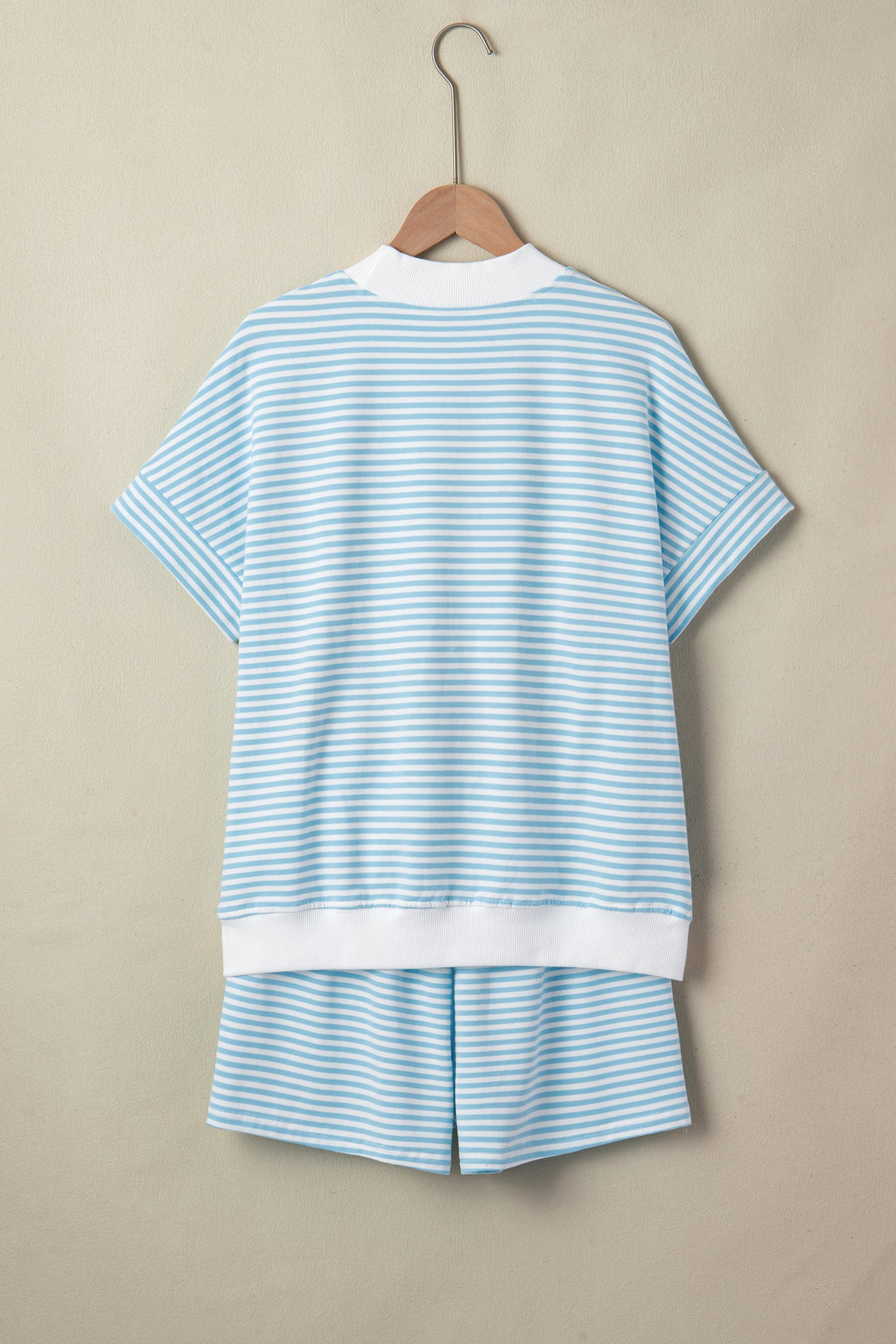 Green Stripe Cuffed Sleeve Contrast Mock Neck Tee Casual 2pcs Short Set